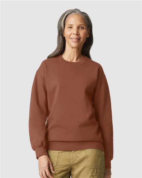 Gildan SF000 Unisex Softstyle® Midweight Crewneck Sweatshirt Cocoa Cotton Cotton-Poly Blend Crewneck Fleece Midweight Moisture-Wicking Outerwear Polyester Regular Fit Spandex Sport / Athletic Super Heavyweight Sweatshirts & Fleece Tear-Away Label Tops Womens Womens Tops