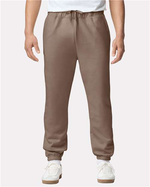 Gildan SF100 Unisex Softstyle® Midweight Pocket Sweatpants Brown Savana Adjustable Bottoms Cotton Cotton-Poly Blend Fleece Mens & Unisex Mens & Unisex Bottoms Midweight Moisture-Wicking Pocket Polyester Regular Fit Side-Seamed Sport / Athletic Stretch Tear-Away Label