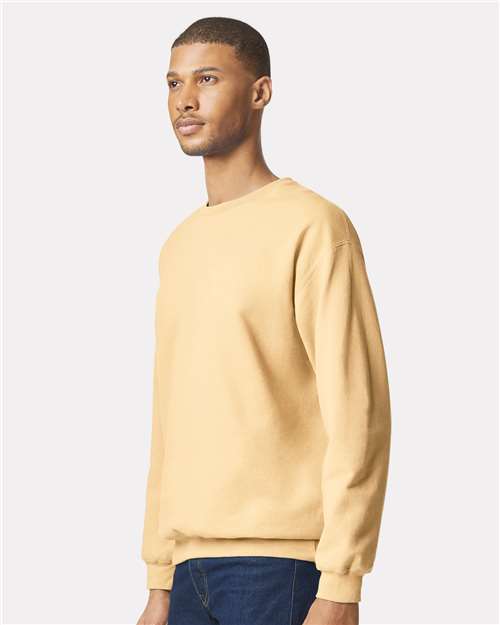 Gildan SF000 Unisex Softstyle® Midweight Crewneck Sweatshirt Cotton Cotton-Poly Blend Crewneck Fleece Midweight Moisture-Wicking Outerwear Polyester Regular Fit Spandex Sport / Athletic Super Heavyweight Sweatshirts & Fleece Tear-Away Label Tops Womens Womens Tops