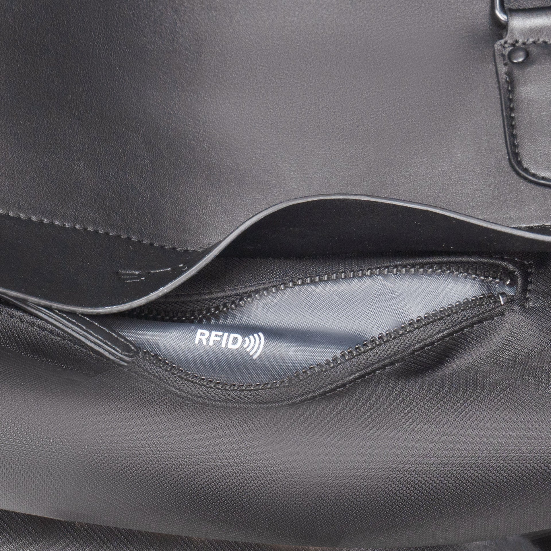 Onyx / Duffle Bag Champs Luggage Shopify Collective