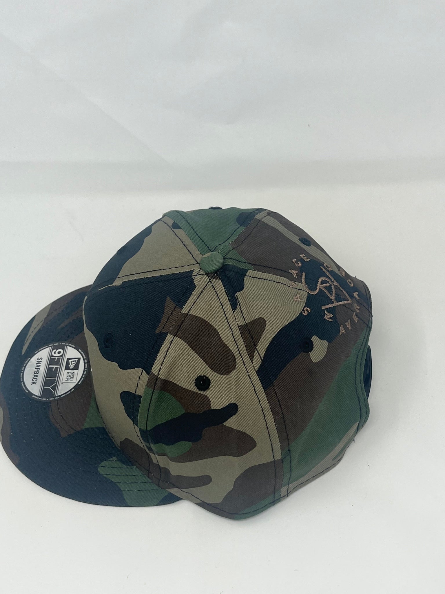 Urban Edge Snapback with Emblematic Shield Design - Camo