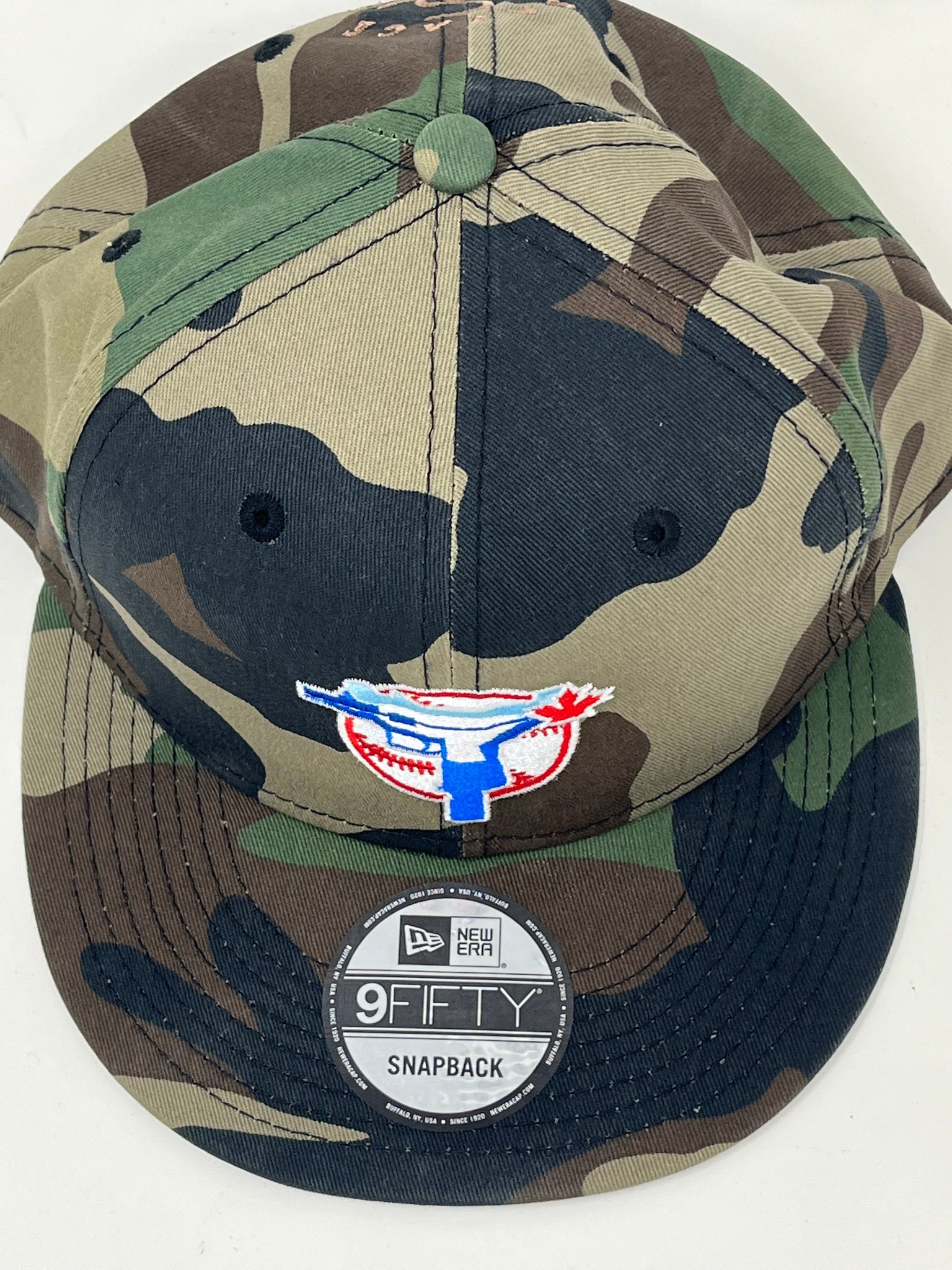 Urban Edge Snapback with Emblematic Shield Design - Camo